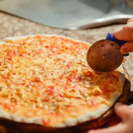 Mini Hotel Venezia Atyraū Dış mekan fotoğraf